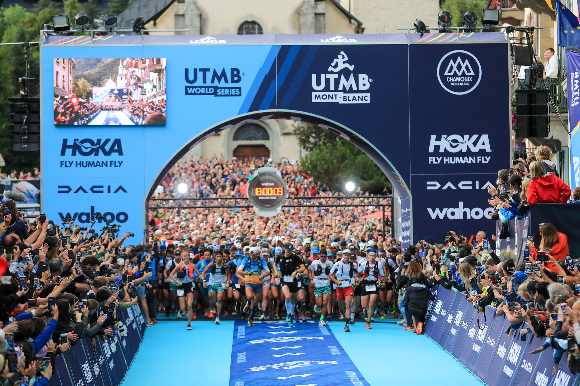 Partenza UTMB copyright UTMB Franck Oddoux