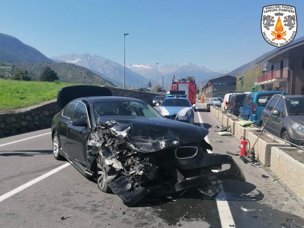 Scontro fra auto al Pont-Suaz: traffico rallentato