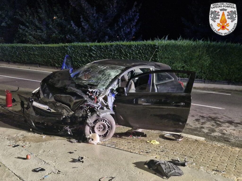 Incidente stradale a Gressan: grave 23enne