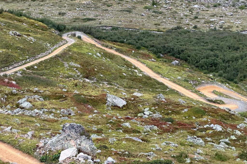 I lavori di realizzazione del percorso e-bike in Val Veny