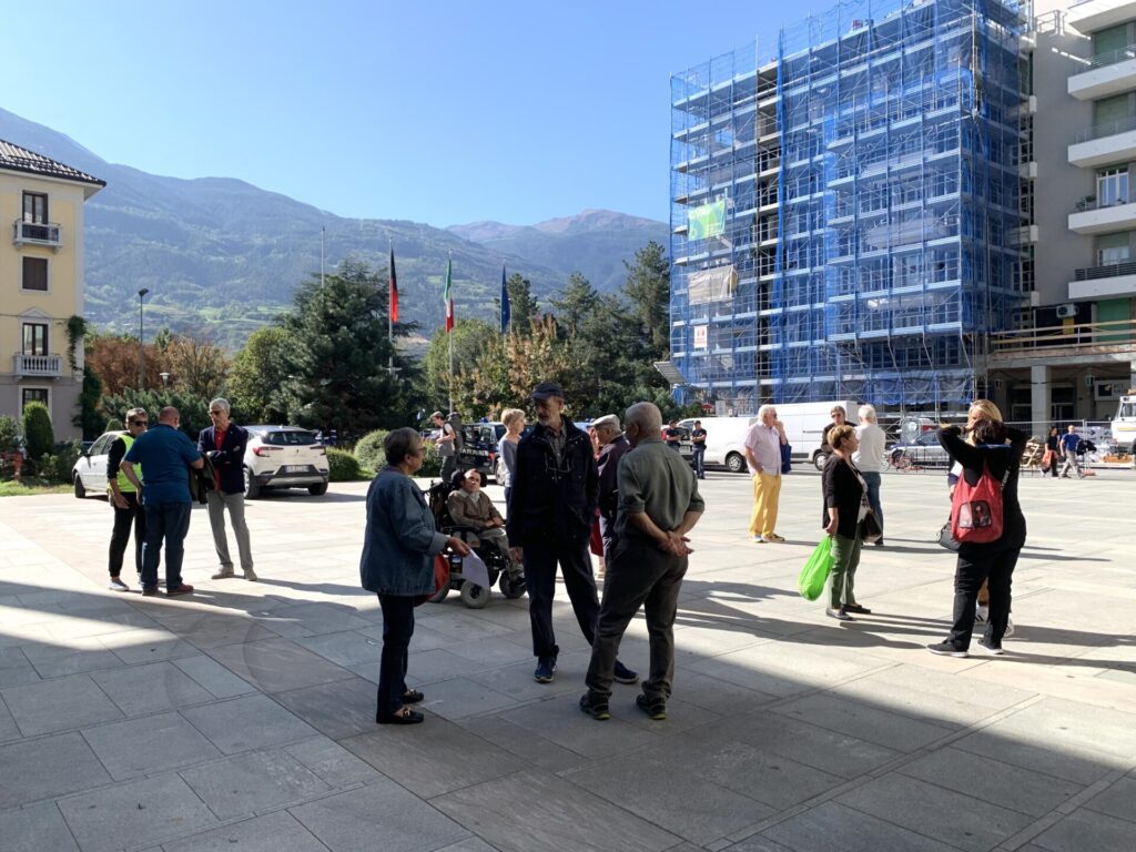 Associazione Quartiere Cogne Onlus manifesta contro il caro affitti Arer