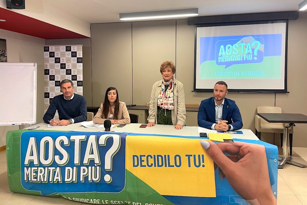 La Lega VdA e la campagna "Aosta merita di più?". Da sx: Togni, Spirli, Boldi e Manfrin