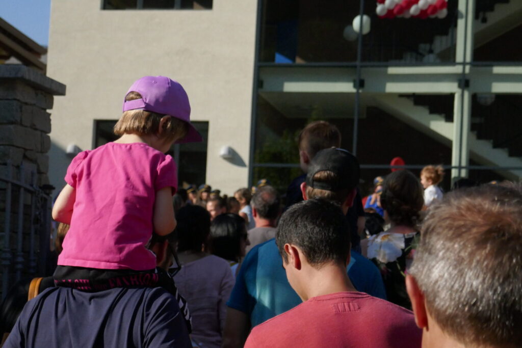 Partecipanti all'inaugurazione della scuola di Hone