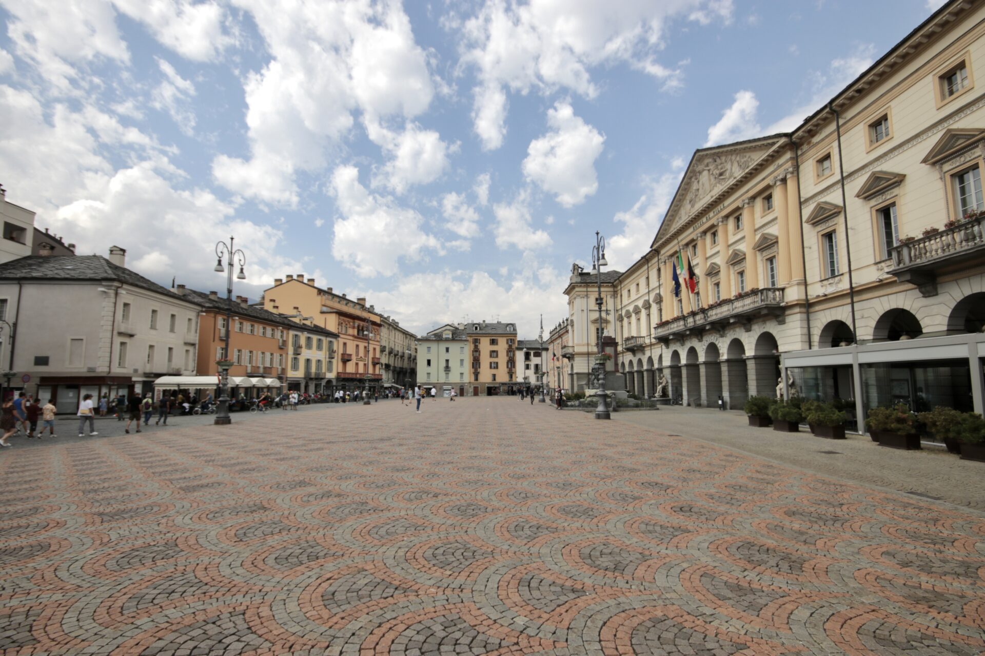 Aosta, Piazza Chanoux