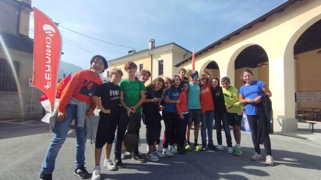 I ragazzi della scuola al termine della tappa del Maira Occitan Trail