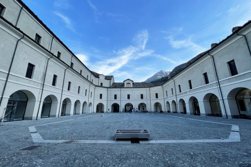 La piazza d'Armi del Forte di Bard