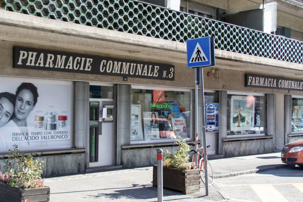 La farmacia comunale 3 di Aosta in viale Conte Crotti