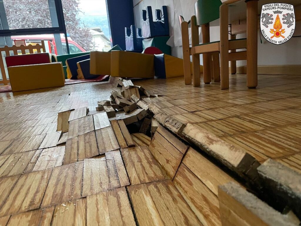 Scuola infanzia allagata, i bambini saranno ospitati alla “Oreste Marcoz” e in via Avondo