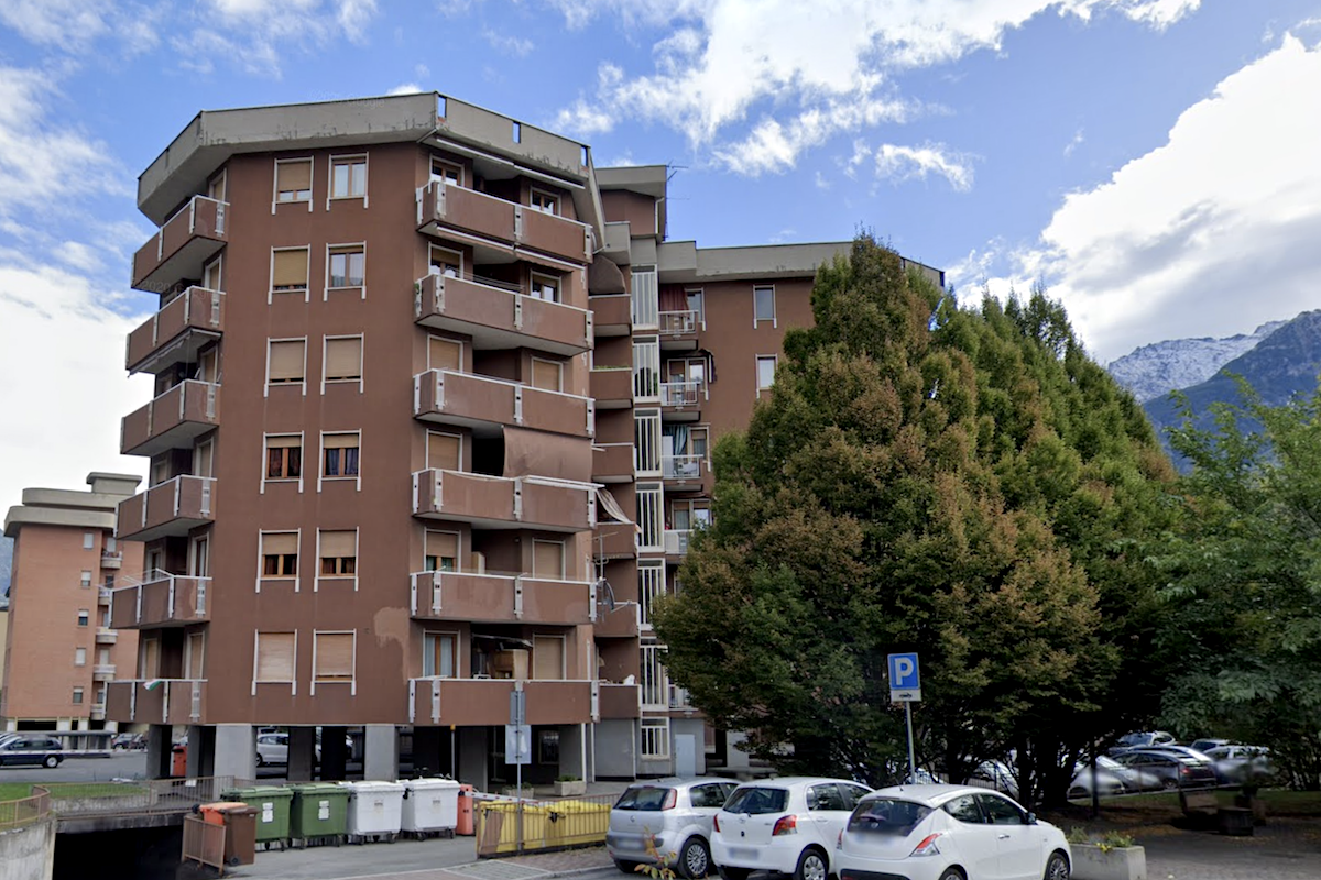 Il condominio "Doravidi" in via Volontari del Sangue
