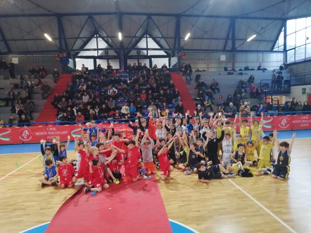 Trofeo Befana Mini Basket foto Facebook Cmb Monte Emilius Uisp Basket