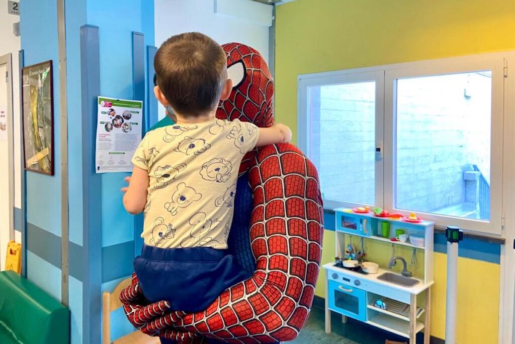 Spiderman nel reparto di Pediatria del Beauregard