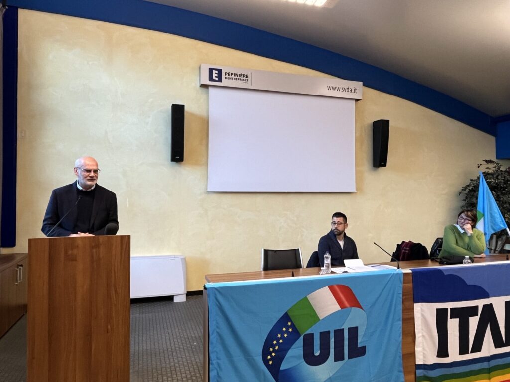 Da sinistra Raimondo Pancrazio, Pasqualino Gallicchio e Ramira Bizzotto all’assemblea UIL dedicata al lavoro frontaliero