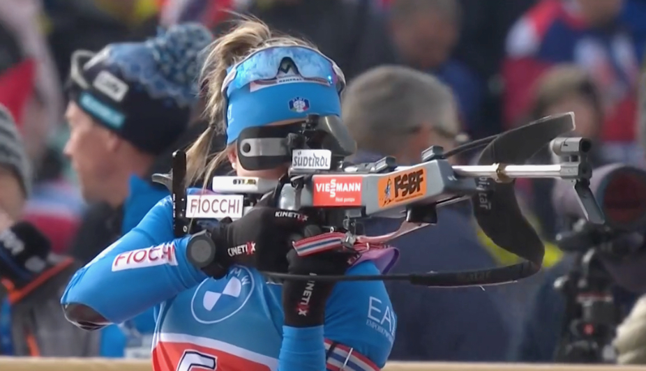 Biathlon, la staffetta femminile parla francese, Italia mai in gara: è 11a