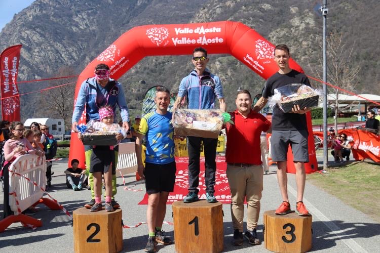 Dennis Brunod e Susan Ostano vincono il sesto Traverse Trail di Arnad