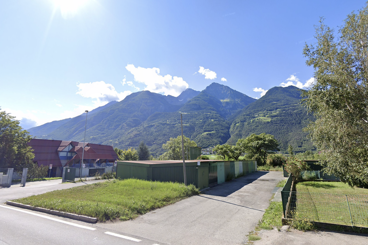 Le attuali autorimesse in via Berthet, nel quartiere Dora