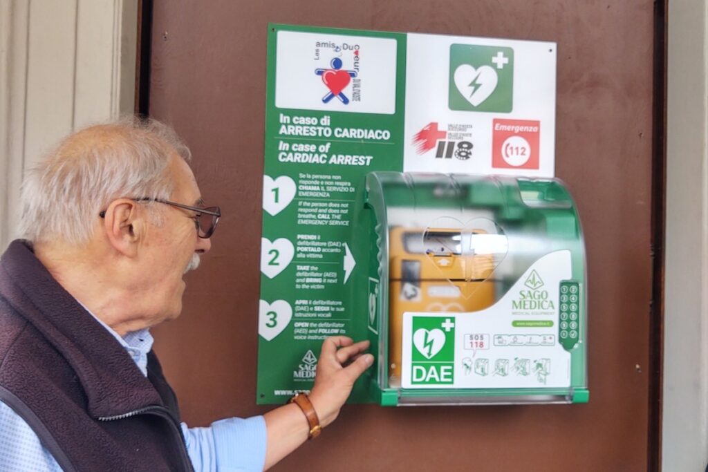 Il defibrillatore in piazza Chanoux