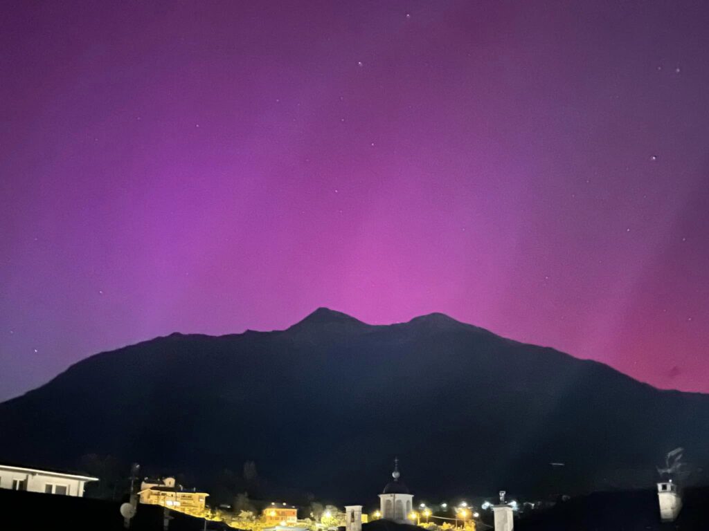Aurora Boreale da Aosta - Foto Andrea Camilletti