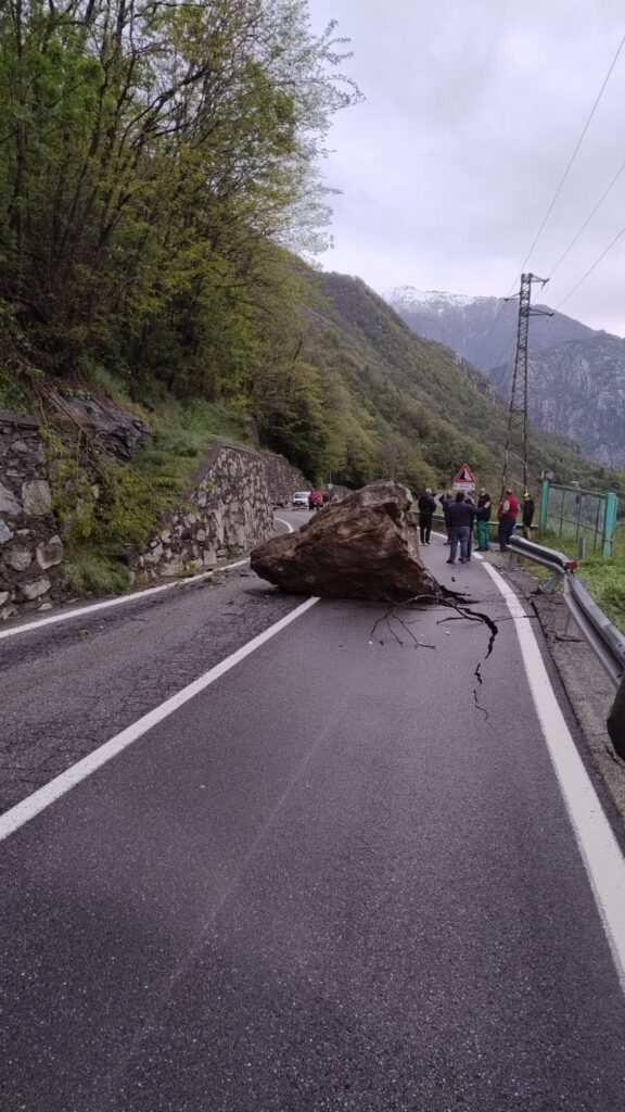 Caduta massi strada regionale Champorcher