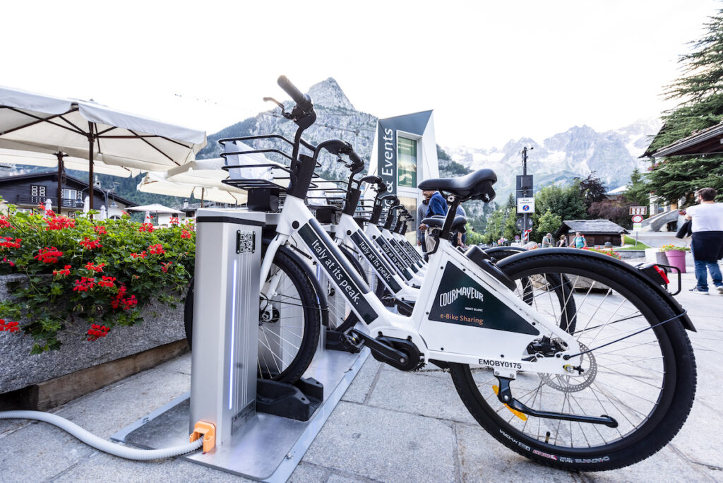 A Courmayeur è tornato in funzione il servizio di e-bike sharing