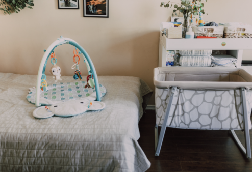 Un bonus di 1.100 euro per ogni neonato iscritto a un fondo pensione, la proposta di legge del Pd