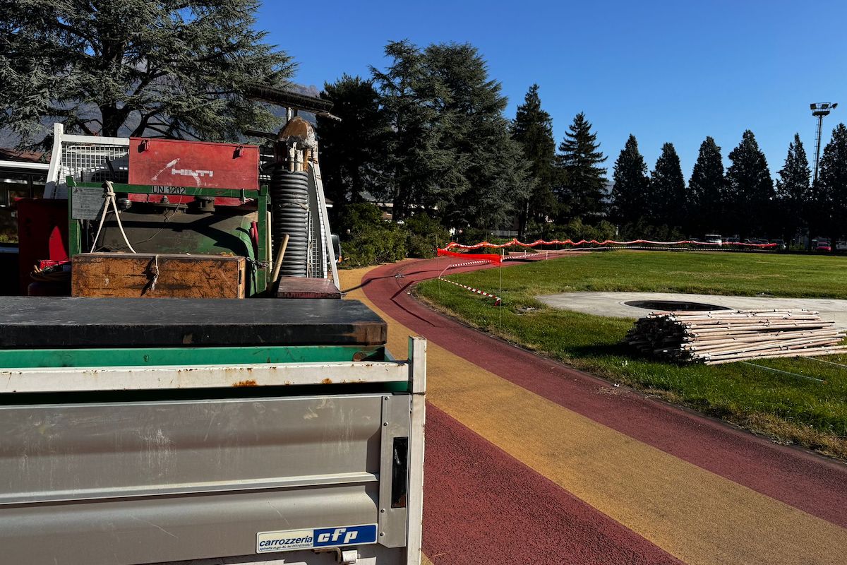 I lavori di rifacimento della pista di atletica al "Tesolin"