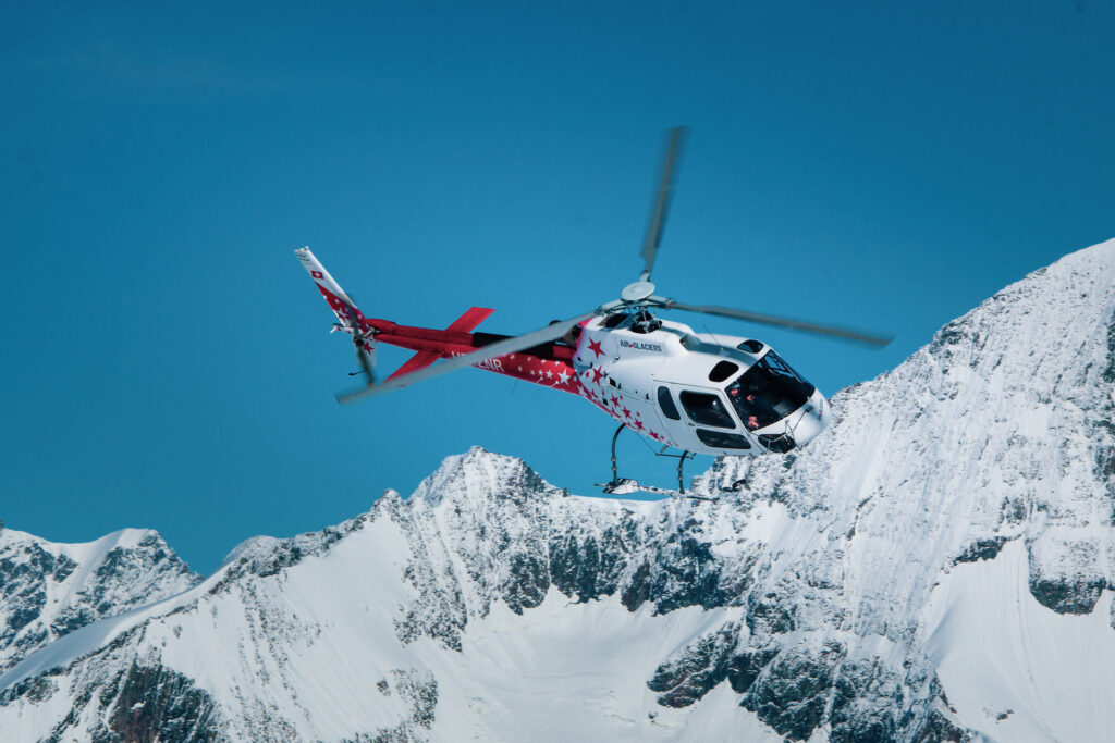 Due alpinisti sono morti travolti da una valanga sulle Alpi svizzere