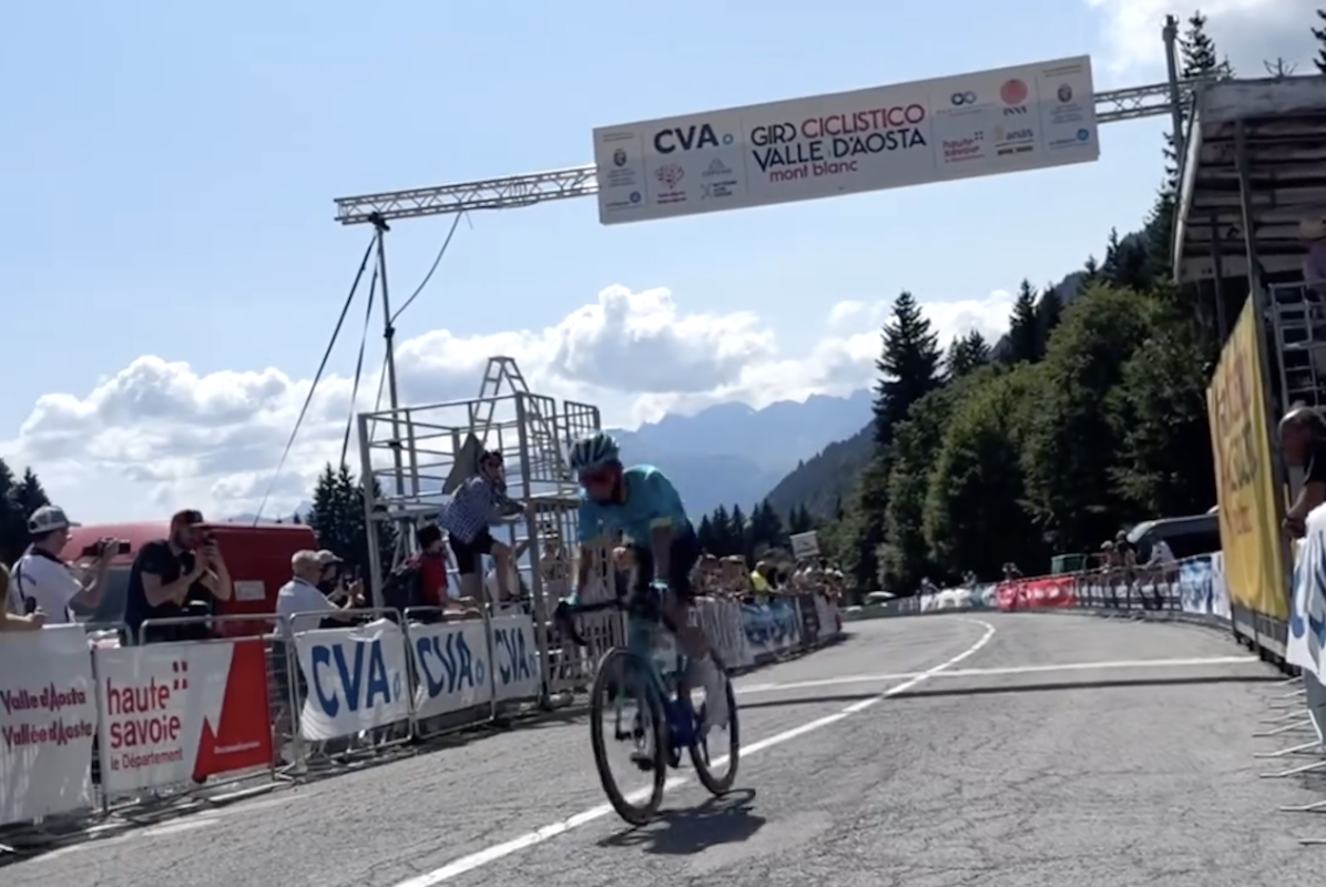 Ilkhan Dostiyev vince la prima tappa del Giro della Valle d'Aosta 2024