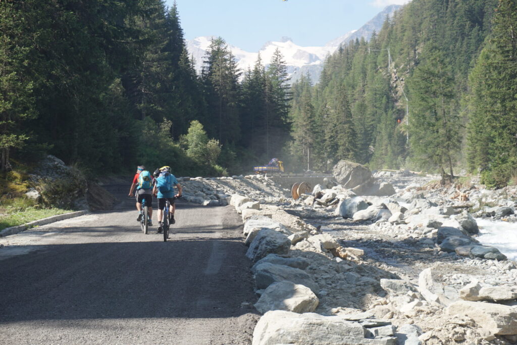 Cogne esce dall’isolamento: riaperta la strada tra speranze e sollievo