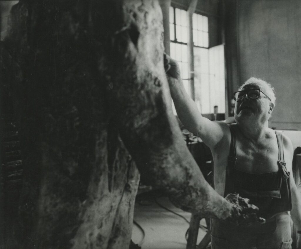Luciano Minguzzi al lavoro L'Uomo di Hiroshima