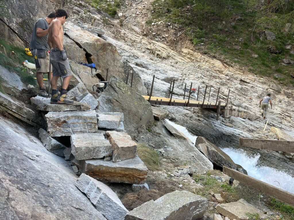 Passerella per il Rifugio Sella