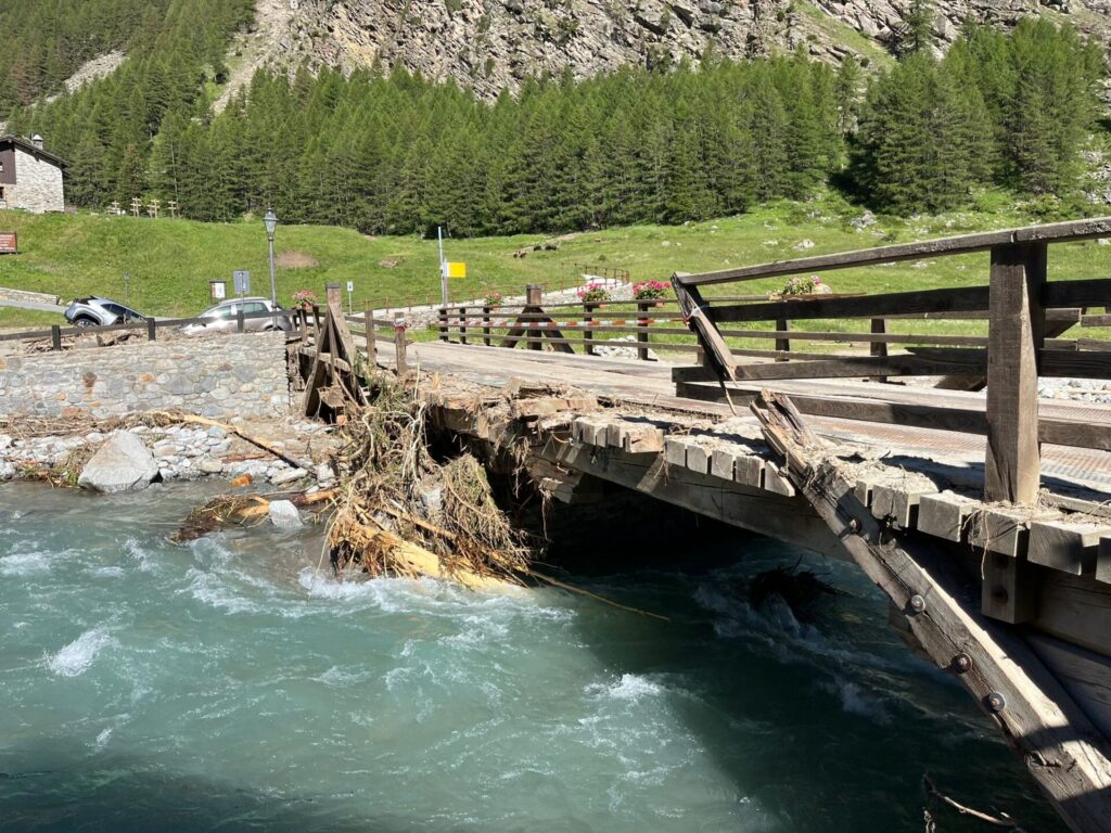 Cogne ponte alluvione