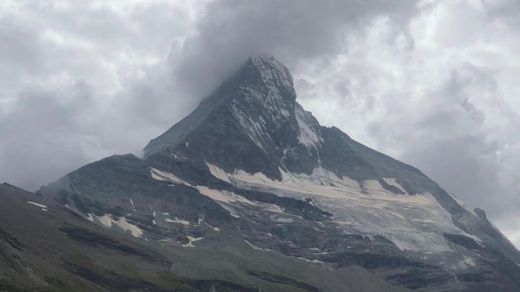 Nuovo incidente sul Cervino: precipita alpinista sul versante svizzero