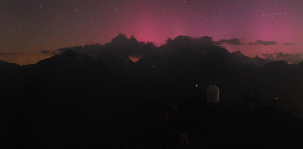 Aurora boreale nei cieli della Valle: le immagini dalle webcam dei comprensori