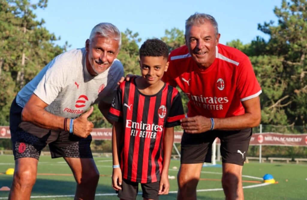 Bradley D'Agostino con Claudio Zola (Direttore AC Milan Academy Kuwait) e Diego Bortoluzzi (ex giocatore di serie A)