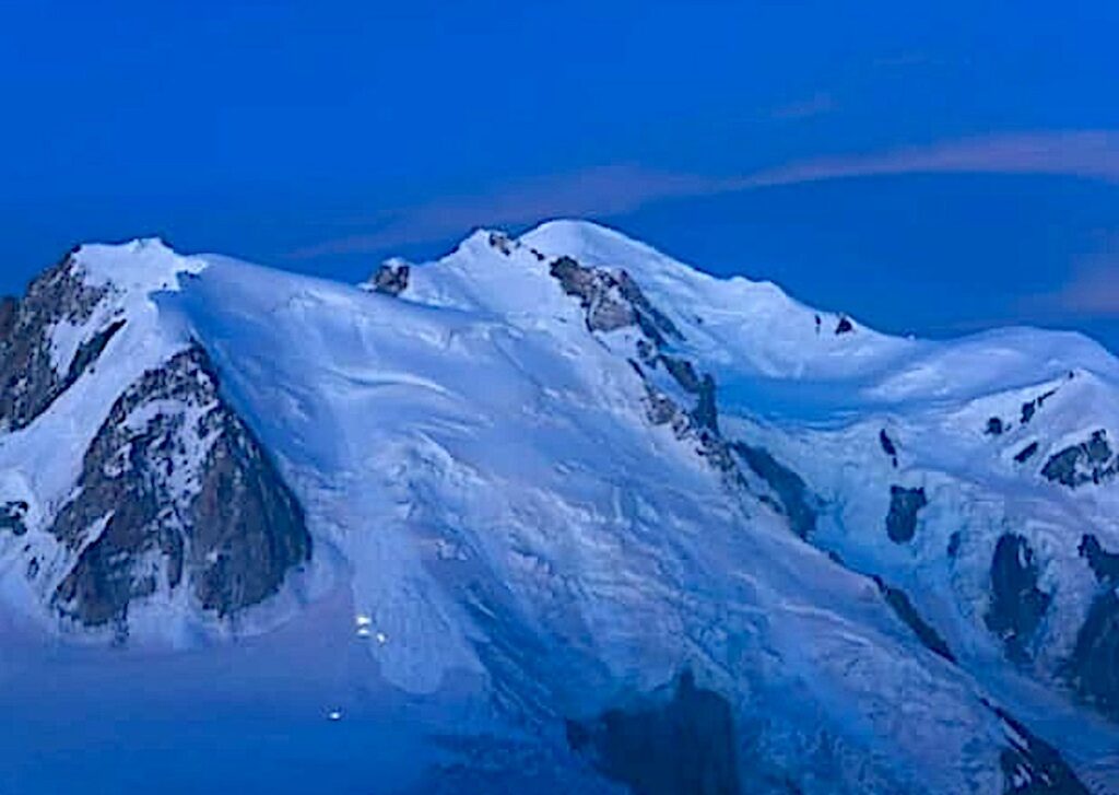 Alpinisti dispersi sul Monte Bianco, non è loro la piccozza ritrovata