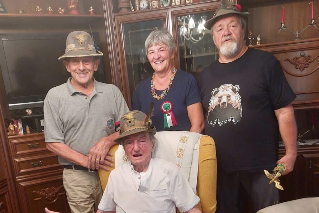 Il Gruppo Alpini Aosta con Livio Prato