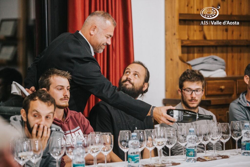 Il mondo del vino apre le sue porte con il corso da sommelier di primo livello di AIS