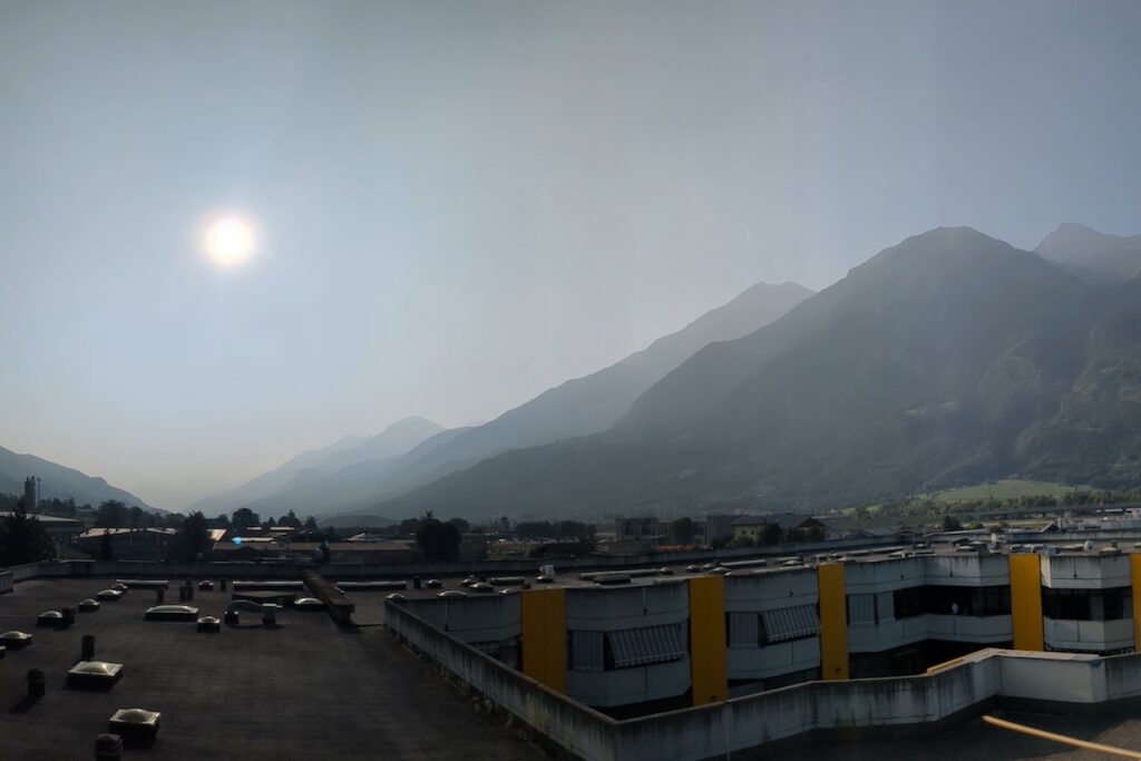 Il fumo degli incendi canadesi sulla Valle d’Aosta sembra essere terminato