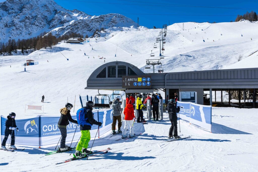 Courmayeur Mont Blanc Funivie ph Lorenzo Belfrond IA