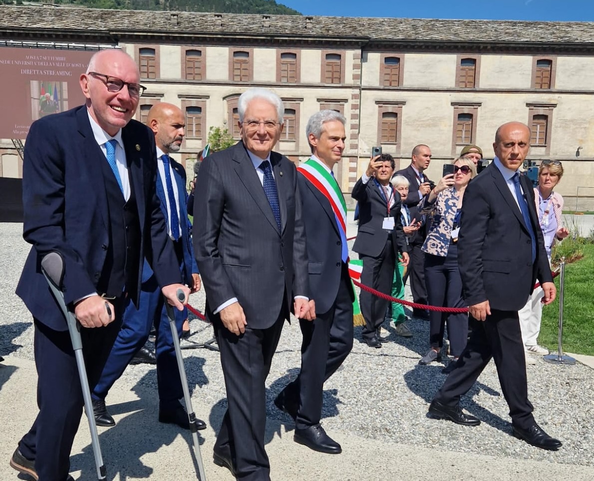 Sergio Mattarella all'arrivo nella sede della nuova Univda