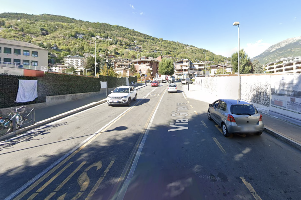 La corsia per le ambulanze in viale Ginevra