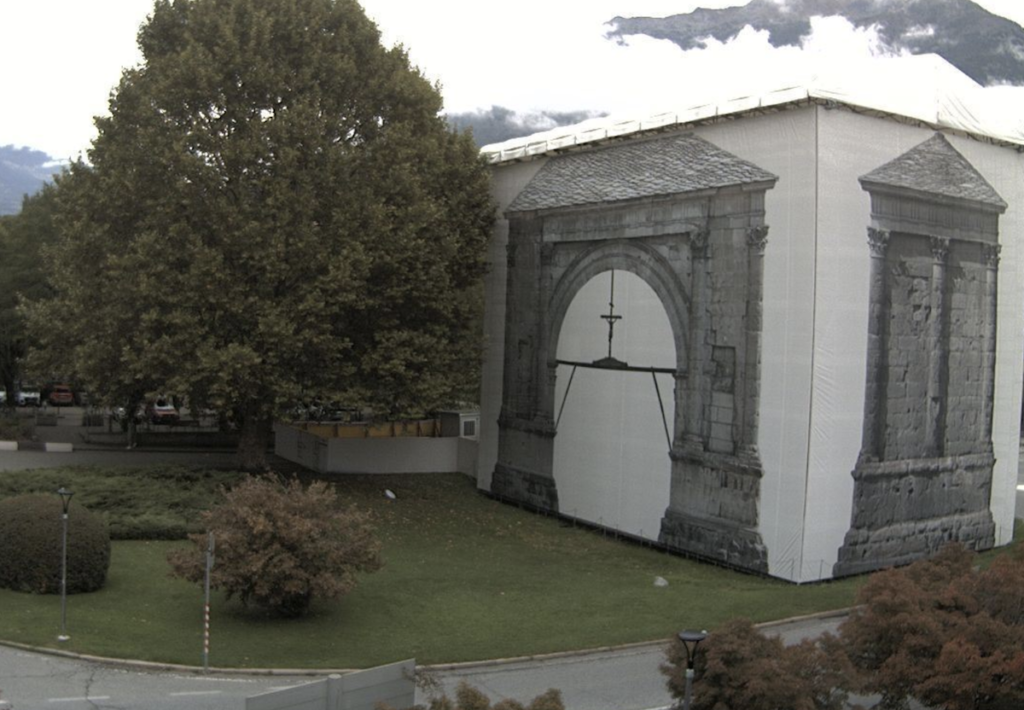 Visite guidate all’Arco di Augusto durante i lavori, con la possibilità di salire sul ponteggio