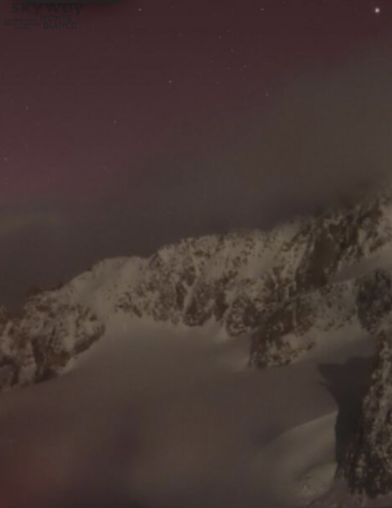 Aurora Boreale 10 ottobre 2024 - webcam Monte Bianco