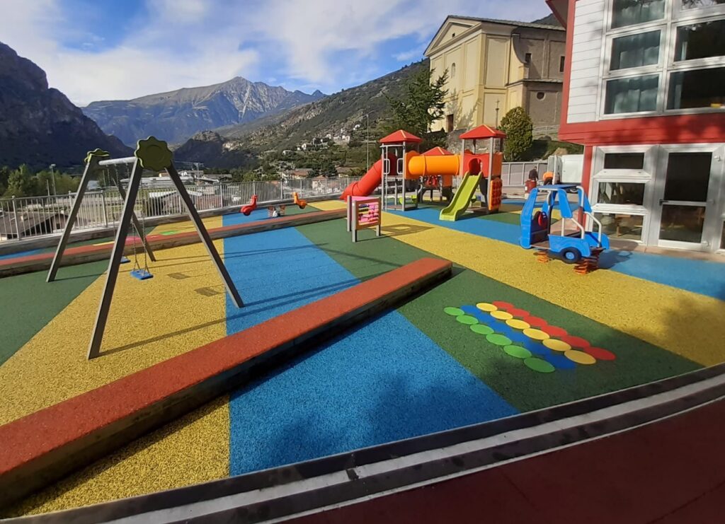 Scuola di Montjovet parco giochi