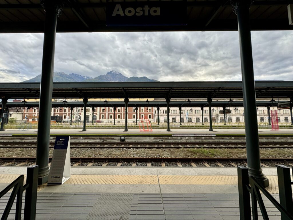 Tramà stazione di Aosta ph Nicole Jocollé