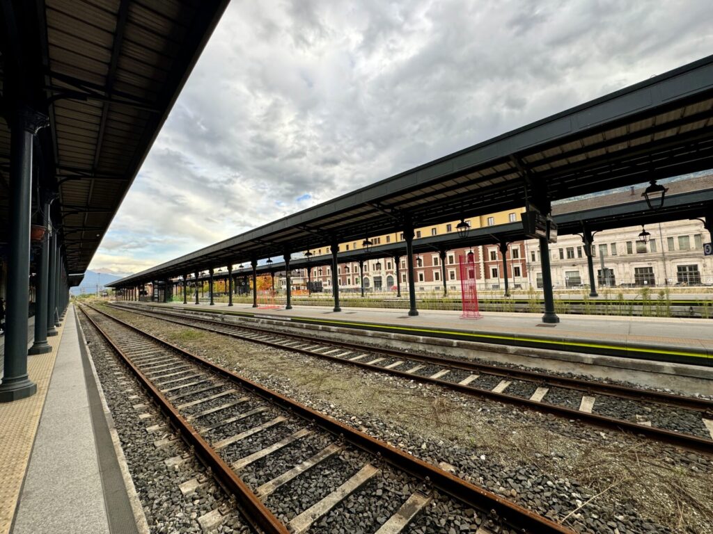 Tramà stazione di Aosta ph Nicole Jocollé