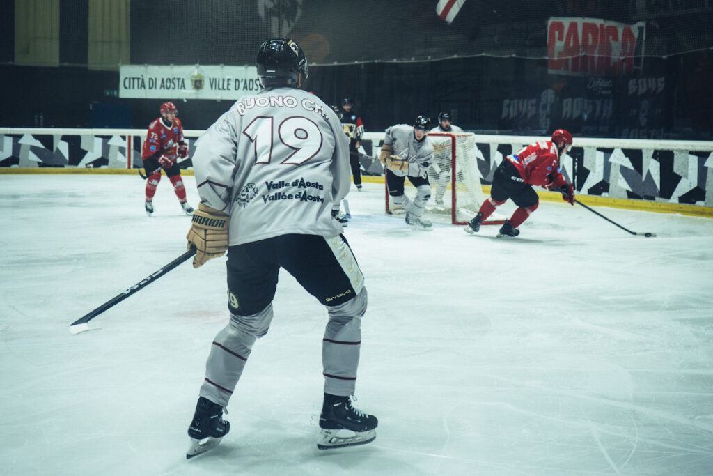 L’HC Aosta trionfa all’overtime: vittoria per 3 a 2 contro il Pergine Sapiens