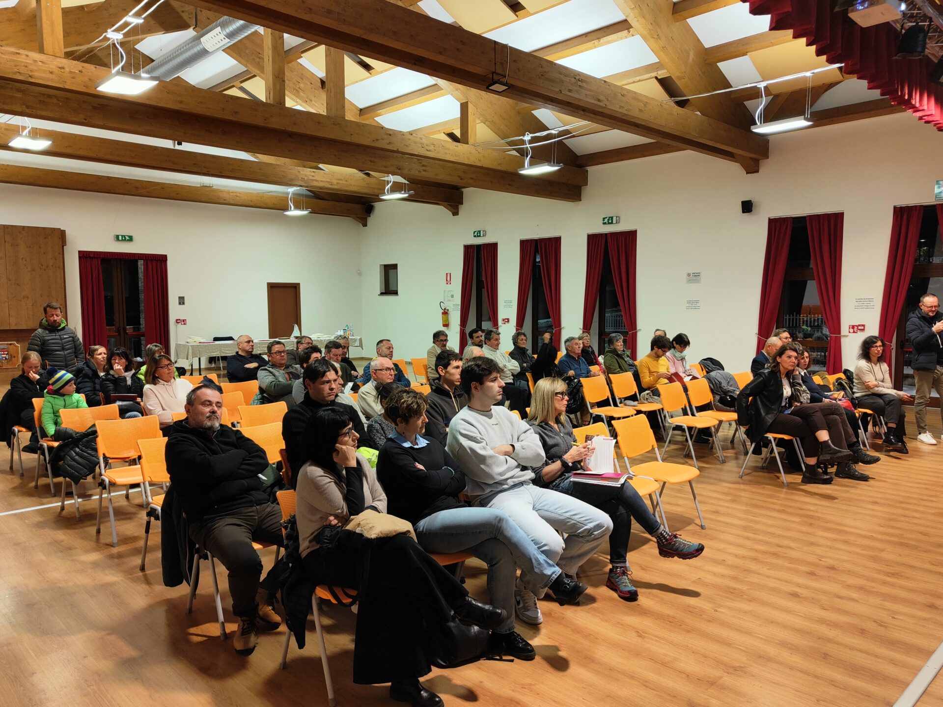 Il pubblico alla presentazione del progetto Dahu