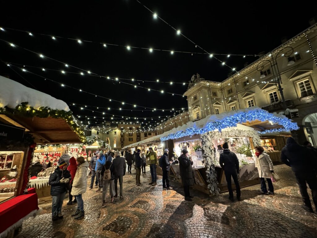 Inaugurazione Marché Vert Noel in Piazza Chanoux