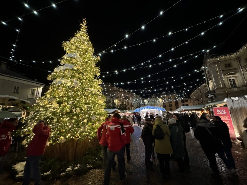 Inaugurazione Marché Vert Noel in Piazza Chanoux